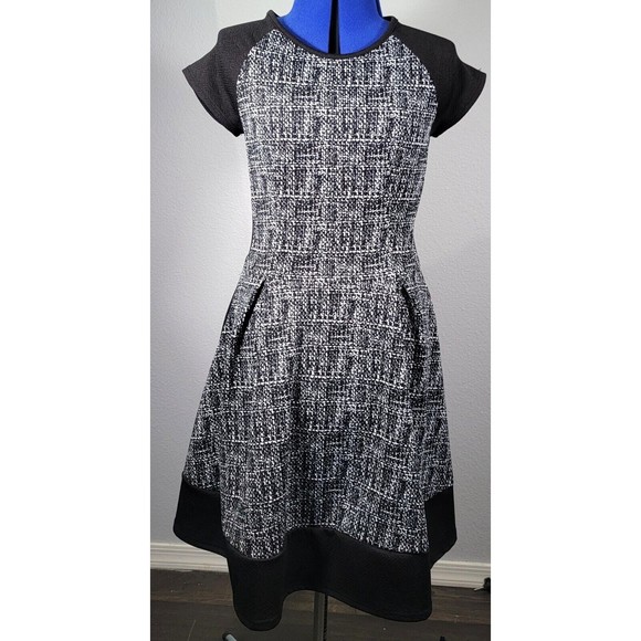 Dina Be Fit & Flare Skater Dress Size XS Extra Small Black & White NEW - Picture 3 of 16